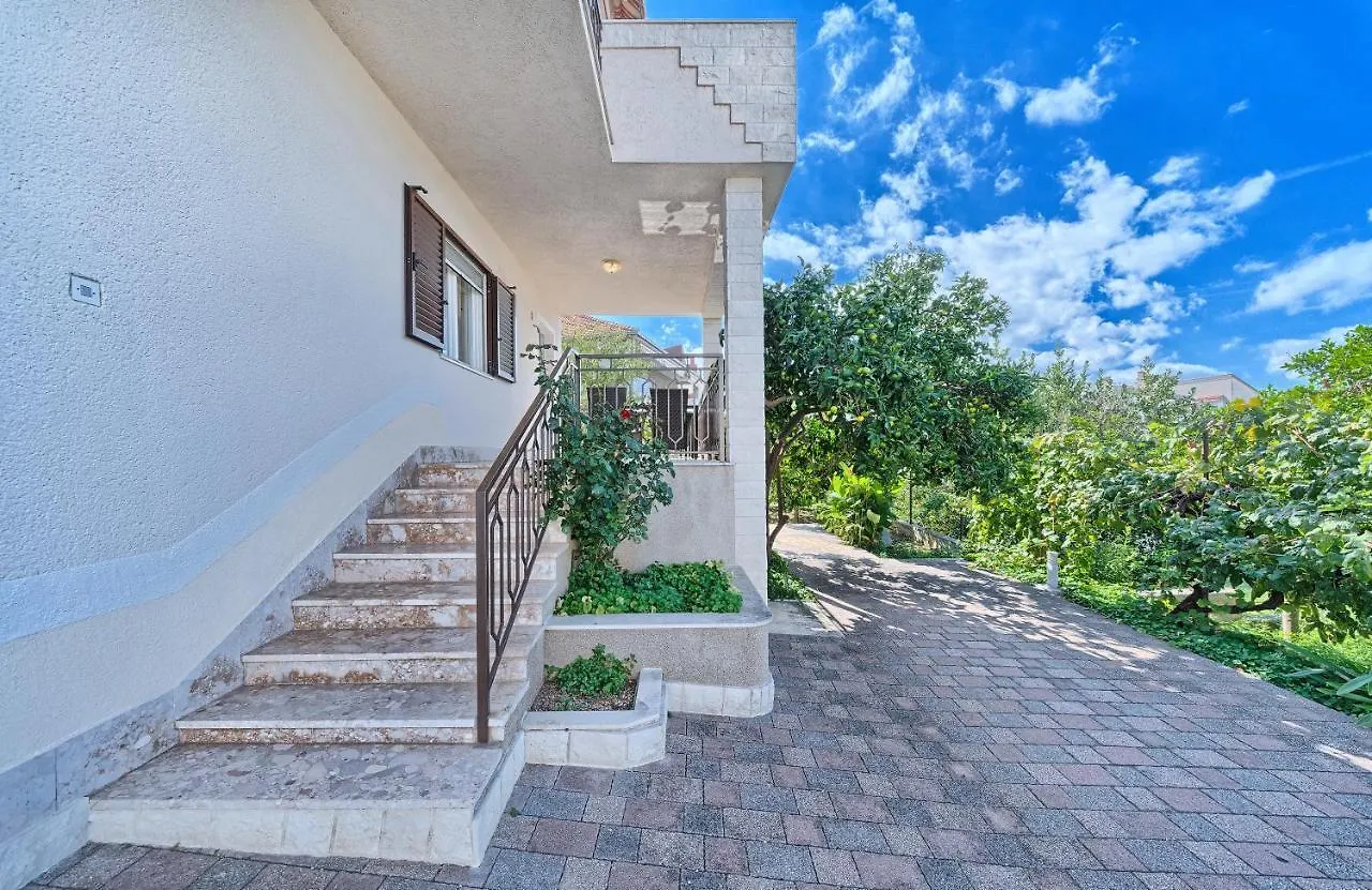 Guest house Apartmani Marina Trogir