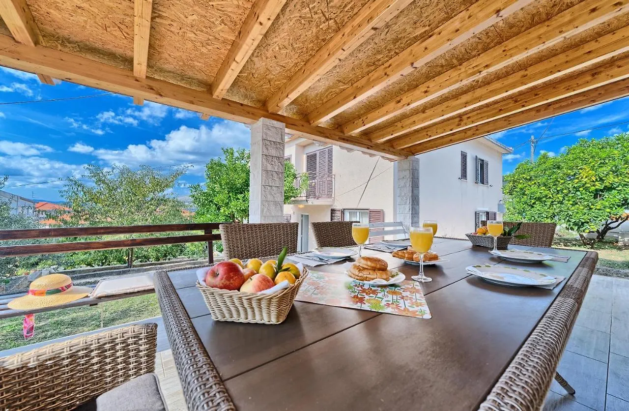 Apartmani Marina Trogir Guest house