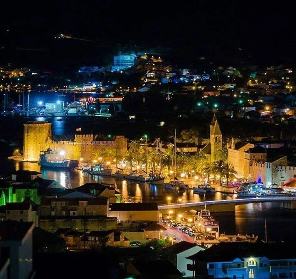 Apartmani Marina Trogir 3*,