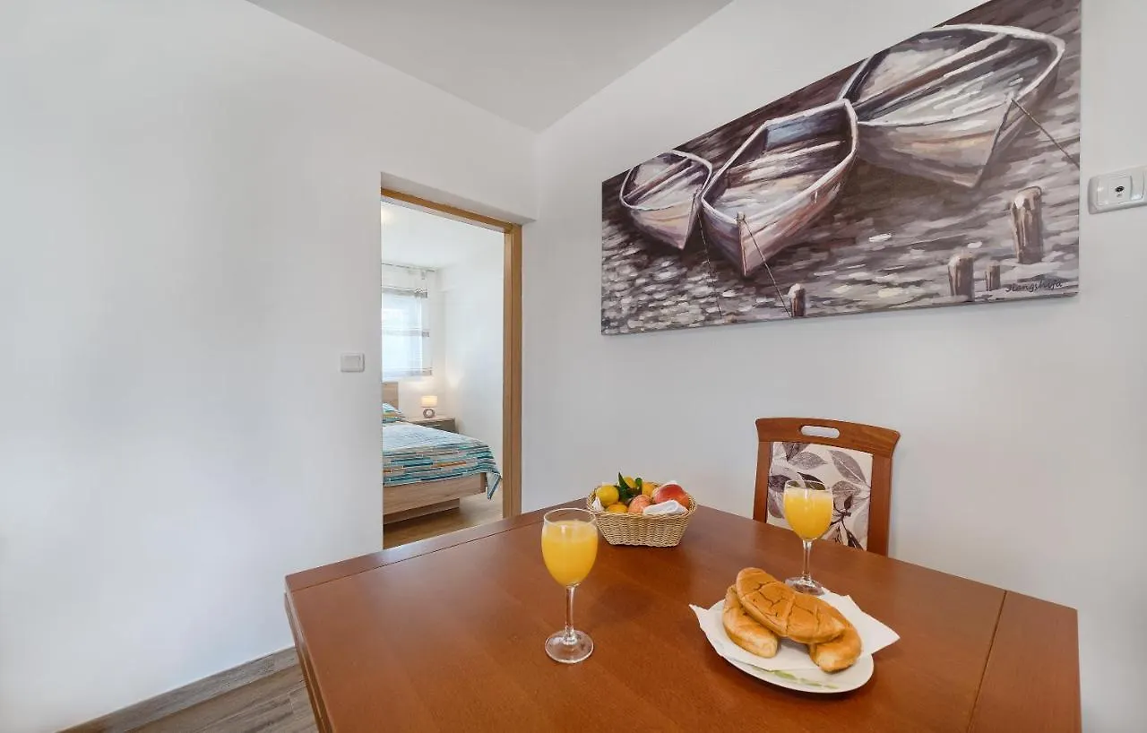 Apartmani Marina Trogir 3*,
