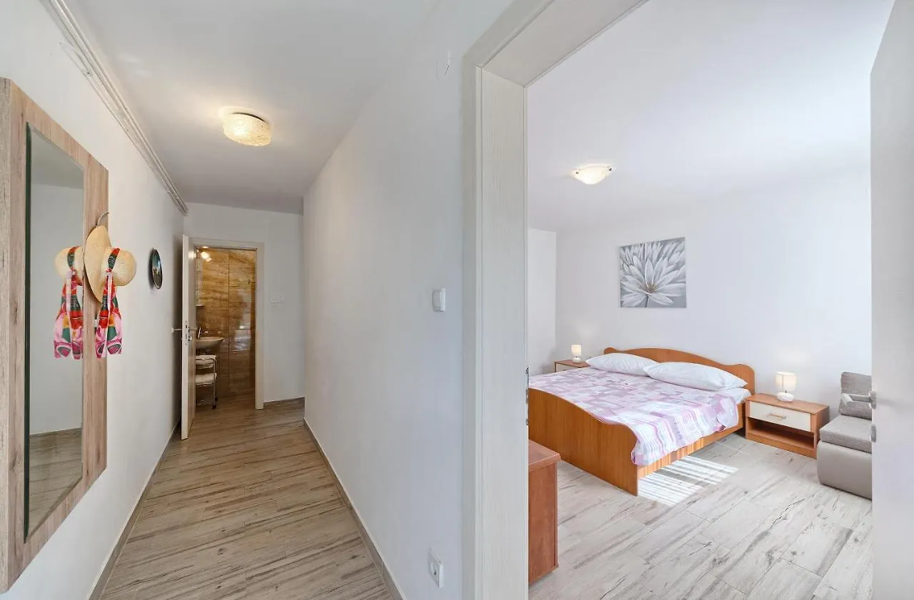 Guest house Apartmani Marina Trogir