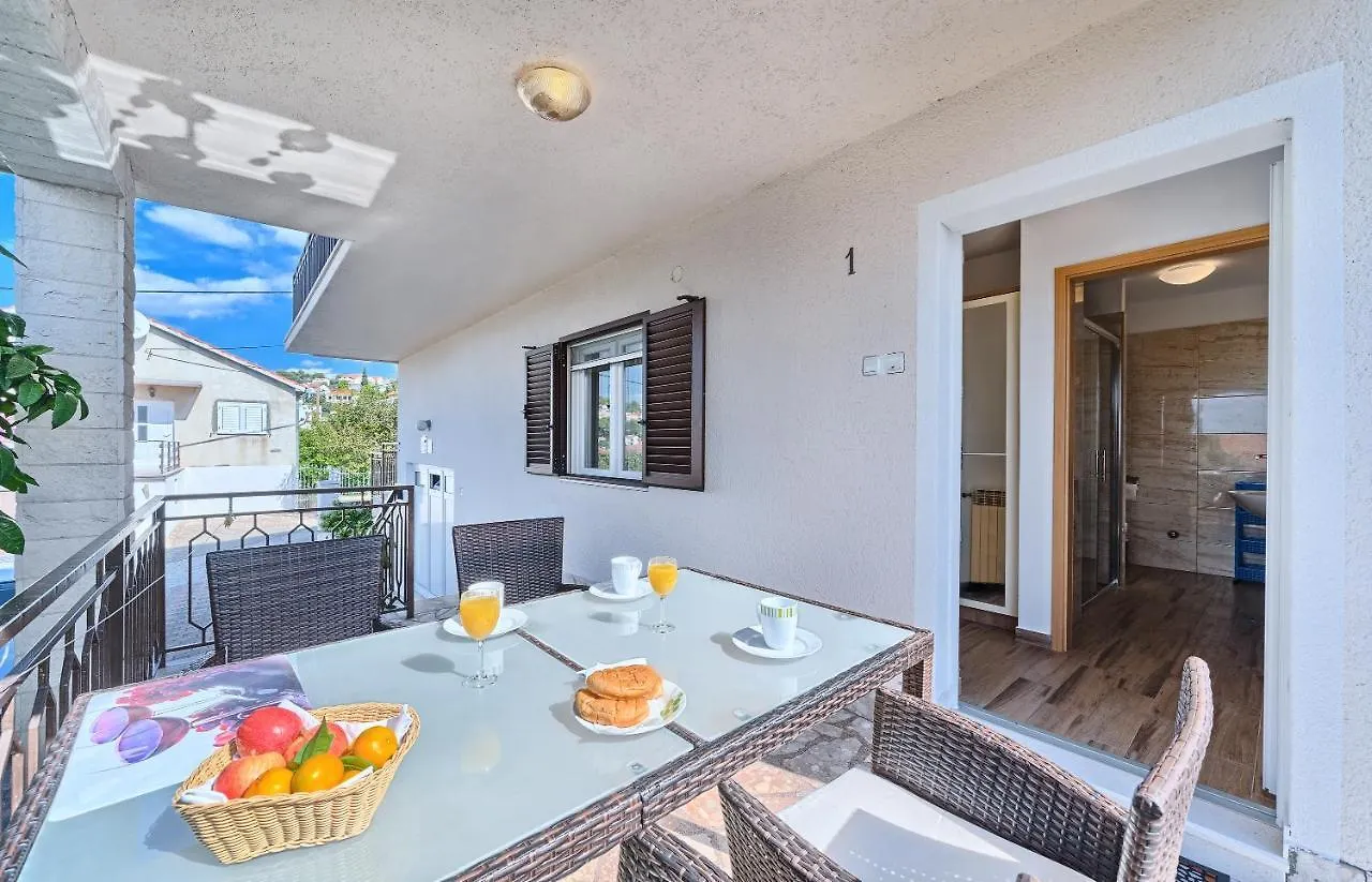 Apartmani Marina Traù 3*,  Croazia